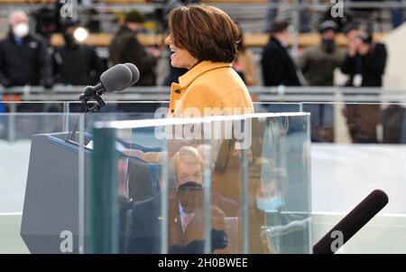 Senatorin Amy Klobuchar spricht während der 59. Amtseinführung des Präsidenten im US-Kapitol, Washington, D.C. am 20. Januar 2021. Joseph R. Biden Jr. und Kamala Harris wurden als neuester Präsident und Vizepräsident der Vereinigten Staaten von Amerika vereidigt. Stockfoto