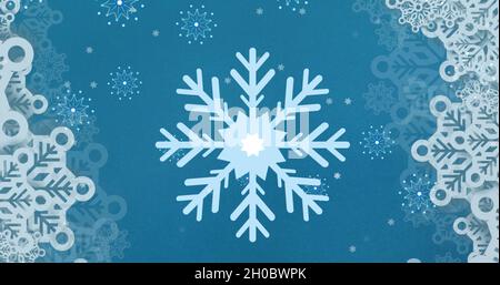Bild von fallenden Schneeflocken auf blauem Hintergrund Stockfoto