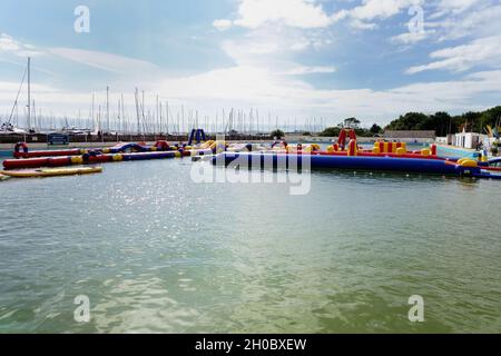 Das Meerwasser-Freibad in Lymington Stockfoto