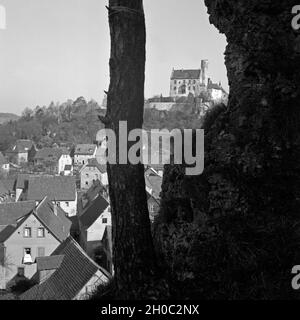 Burg über der Ortschaft Gößweinstein in der Fränkischen Schweiz, Deutschland 1930er Jahre. Die Burg oberhalb des Dorfes Goessweinstein in die Fränkische Schweiz, Gerrmany 1930. Stockfoto