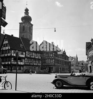 An der St. Martin Kirche in Forchheim, Deutschland 1930er Jahr. An der Kirche St. Martin Forchheim, Deutschland 1930. Stockfoto