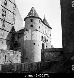 Das Scherenbergtor als Eingang zur Festung Marienberg in Würzburg, Deutschland 1930er Jahre. Scherenbergtor Tor ist der Eingang zur Festung Marienberg in Würzburg, Deutschland 1930. Stockfoto