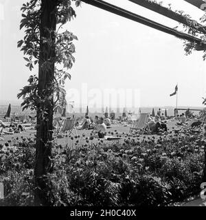 Mit dem Neroberg im Norden von Wiesbaden, Deutschland 1930er Jahre. An der Spitze der Neroberg im Norden von Wiesbaden, Deutschland 1930. Stockfoto