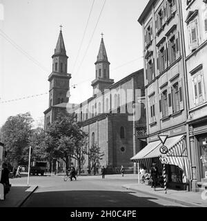 Kirche St. Ludwig an der Ecke Bismarckplatz und Wredestraße ist die älteste katholische Kirche in Ludwigshafen, Deutschland 1930er Jahre sterben. Der St. Ludwig Kirche ist die älteste Römisch-katholische Kirche von Ludwigshafen, Deutschland 1930. Stockfoto