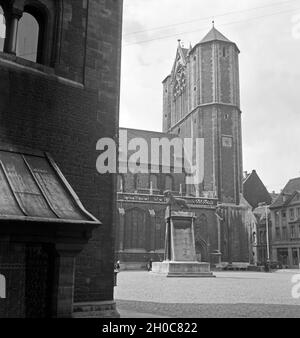 Der Burgplatz und der Dom in Braunschweig, Deutschland 1930er Jahre. Burgplatz und Kathedrale von Braunschweig, Deutschland 1930. Stockfoto