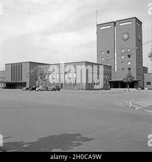 Empfangsgeböude vom Hauptbahnhof in Oberhausen, Deutschland 1930er Jahre. Oberhausen Hauptbahnhof, Deutschland 1930. Stockfoto