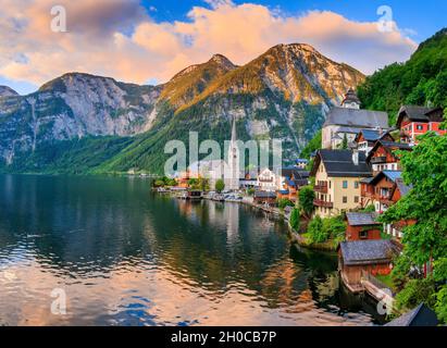 Hallstatt, Österreich. Bergdorf in den österreichischen Alpen. Stockfoto