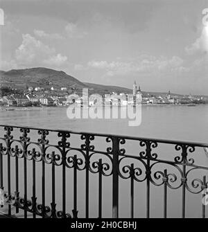 Blick auf den Stadtteil Stein von Krems an der Donau, Österreich 1930er Jahre. Blick auf Stein, ein Viertel der Stadt Krems an der Donau, Österreich 1930. Stockfoto