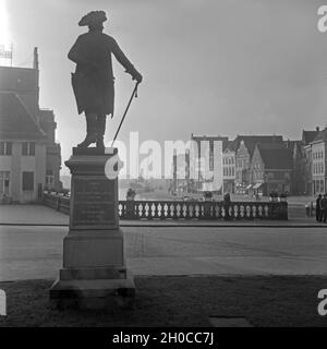 Denkmal am Delft in Emden in Ostfriesland, Deutschland 1930er Jahre. Denkmal auf Delfter Straße bei Emden in Ostfriesland, Deutschland 1930. Stockfoto