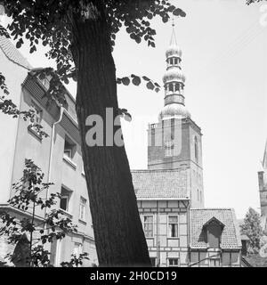 Blick in die St. Petri Kirche in Soest in Westfalen, Deutschland, 1930er Jahre. Blick auf St. Petri Kirche in Soest in Westfalen, Deutschland 1930. Stockfoto