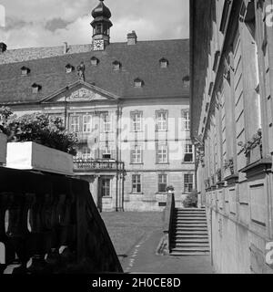 Blick in den Innenhof des Strapaziert in Fulda, Deutschland 1930er Jahre. Blick auf den Innenhof von Schloss Fulda, Deutschland 1930. Stockfoto