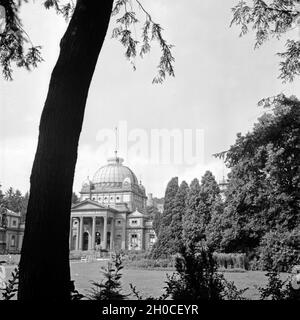 Blick in das Kaiser Wilhelms Bad in Bad Homburg, Deutschland 1930er Jahre. Blick auf die Kaiser-Wilhelms-Bad, Bad Homburg, Deutschland 1930. Stockfoto