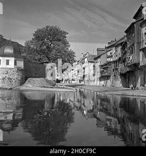 Bei der alten Brücke in Bad Kreuznach, Deutschland 1930er Jahre. In der Nähe der alten Brücke in der Stadt Bad Kreuznach, Deutschland 1930er Jahre. Stockfoto