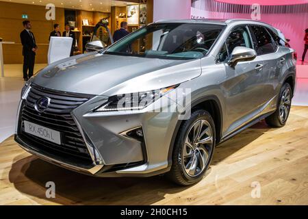 Lexus RX 450h L Hybrid Luxus-SUV auf dem Pariser Automobilsalon vorgestellt. Paris, Frankreich - 2. Oktober 2018. Stockfoto