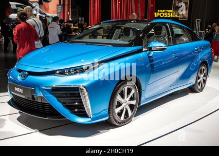 Toyota Mirai – ein Fahrzeug mit elektrischer Brennstoffzelle, das auf dem Pariser Automobilsalon vorgestellt wurde. Paris, Frankreich - 2. Oktober 2018. Stockfoto