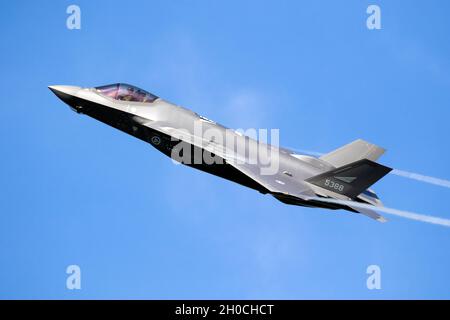 Lockheed Martin F-35 Lightning II Stealth-Mehrzweckkampfflugzeug der Royal Norwegian Air Force, das vom Luftwaffenstützpunkt Leeuwarden abfliegt. Oktober 7, Stockfoto