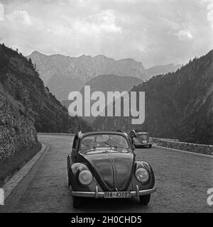 Unterwegs mit dem KdF-Wagen, dem Volkswagen Käfer, Deutschland 1930er Jahre. Reisen mit dem Auto im Volkswagen Käfer, oder "KdF Auto", Deutschland 1930er Jahre. Stockfoto