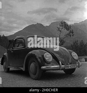 Unterwegs mit dem KdF-Wagen, dem Volkswagen Käfer, Deutschland 1930er Jahre. Reisen mit dem Auto im Volkswagen Käfer, oder "KdF Auto", Deutschland 1930er Jahre. Stockfoto