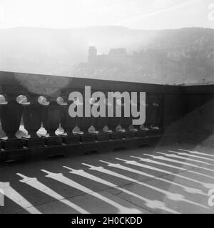 Blick im Dunst in das Schloss in Heidelberg, Deutschland 1930er Jahre. Misty Blick auf das Heidelberger Schloss, Deutschland 1930. Stockfoto