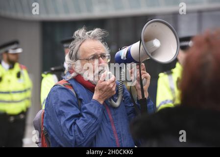 Liverpool gegen die Waffenmesse Demonstration, 12. Oktober 2021, Liverpool, Großbritannien. Die AOC Europe 21 Digital Arms Fair Stockfoto