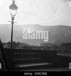 Blick im Dunst in das alte Schloss in Heidelberg, Deutschland 1930er Jahre. Misty Blick auf das Heidelberger Schloss, Deutschland 1930. Stockfoto