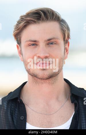 Jannik Schumann nimmt an der Sisi-Fotoserie Teil, die am 12. Oktober 2021 in Cannes, Frankreich, anlässlich der 4. Ausgabe des Internationalen Filmfests der Canneseries in Cannes stattfindet. Foto von David Niviere/ABACAPRESS.COM Stockfoto