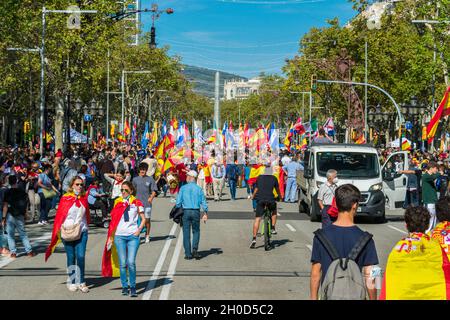 Barcelona, Spanien, 12 2021. Oktober, Feier des hispanischen Kulturerbes in der Gracia Avenue Stockfoto