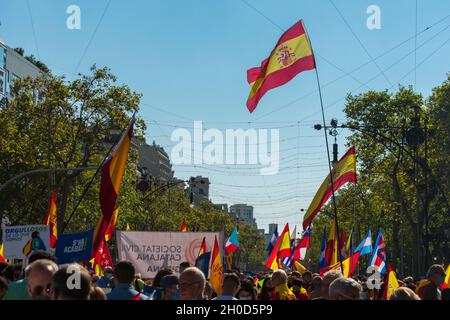 Barcelona, Spanien, 12 2021. Oktober, Feier des hispanischen Kulturerbes in der Gracia Avenue Stockfoto