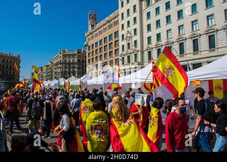 Barcelona, Spanien, 12 2021. Oktober, Feier des hispanischen Kulturerbes in der Gracia Avenue Stockfoto