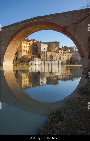 Stadtbild, Concorde Bridge, Fossombrone, Marken, Italien, Europa Stockfoto