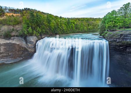 Frühling bei Middle Falls, Letchworth State Park, Kastilien, New York Stockfoto