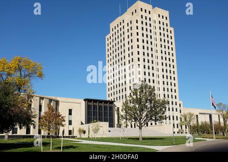 BISMARCK , NORTH DAKOTA - 2 Okt 2021: Das North Dakota State Capitol and Governors Office. Stockfoto