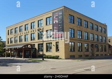 FARGO, NORTH DAKOTA - 4 OCT 2021: The Plains Art Museum, bietet regionale indianische, volkstümliche und zeitgenössische Kunst sowie Programme und Vorträge. Stockfoto