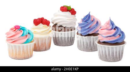 Gruppe von Cupcakes mit farbigen Belag isoliert auf weißem Hintergrund Stockfoto