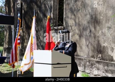 Maj. Derek A. Joseph, Kommandant der 104. Truppengruppe der Jungferninseln, hält während seiner Beförderungszeremonie in den alten historischen Ruinen auf dem Anwesen Bethlehem am 06. Februar 2021 eine Rede. Joseph wurde vor seinen Truppen, seiner Familie und engen Freunden zum Oberstleutnant befördert. Stockfoto