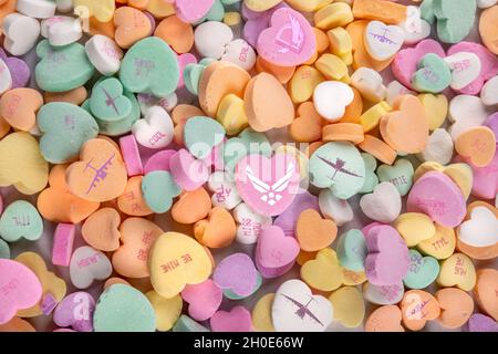 Diese Fotolillustration zum Valentinstag wurde erstellt, um allen einen sicheren und glücklichen Valentinstag vom 436. Luftlift-Flügel auf der Dover Air Force Base, Delaware, zu wünschen. Stockfoto