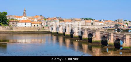 Berwick-upon-Tweed die Old Bridge oder Berwick Bridge Berwick-upon-Tweed oder Berwick-on-Tweed Northumberland England GB UK Europe Stockfoto