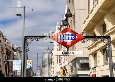 Madrid, Spanien - 10. Oktober 2021: Metrostation Callao in der Gran Via Avenue. Öffentliche Verkehrsmittel Stockfoto