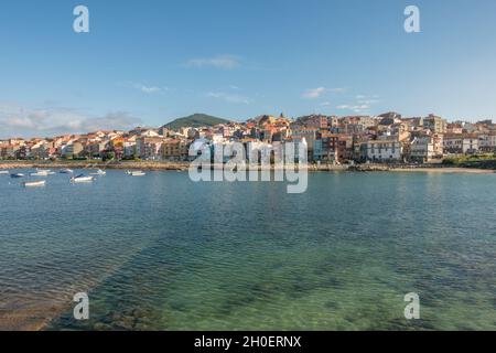 Bunte Häuser in der Küstenstadt A Guarda, La Guardia, Galicien, Spanien. Stockfoto