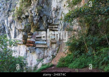 Traditionelle hängende Särge in Sagada, Bergprovinz, Philippinen Stockfoto