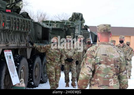 Soldaten mit 2. Stryker Brigade Kampfteam, 4. Infanterie-Division nehmen an der Enabler Academy von 52BEB als Teil des Leaders Time Training Teil 18. Februar in Fort Carson, Colorado.die Ausbildung bot Brigade-Führung ein Verständnis der Fähigkeiten der 52BEB, die die Letalität der Brigade erhöhen. Stockfoto