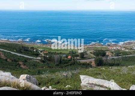 Küste in der Nähe von Baiona, mit Atlantik, Teil von Camino de Santiago, St James Way, Galicien, Spanien. Stockfoto