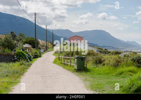 Küste in der Nähe von Baiona, mit Atlantik, Teil von Camino de Santiago, St James Way, Galicien, Spanien. Stockfoto