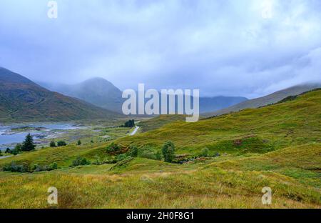 The Road to the Isles, in der Nähe von Loch Cluaniie und Glen Shiel, Scottish Highlands - Road to Skye A87, Schottland Großbritannien Stockfoto