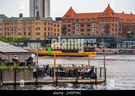 Green Island Café, Restaurant, Hafenbus, Liner im Kopenhagener Hafen, Öffentliche Verkehrsmittel, Sydhavnen, Kopenhagen, Dänemark, Stockfoto