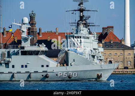 Patrouillenboote P520, Diana, auf dem Marinestützpunkt Holmen, Museumsschiff Frigate Peder Skram, Kopenhagen, Dänemark, Stockfoto