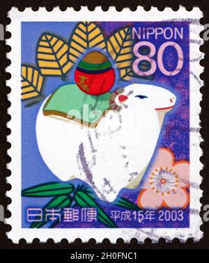 JAPAN - UM 2002: Eine in Japan gedruckte Briefmarke, die dem Neujahr 2003, dem Jahr des RAM, um 2002 gewidmet ist Stockfoto