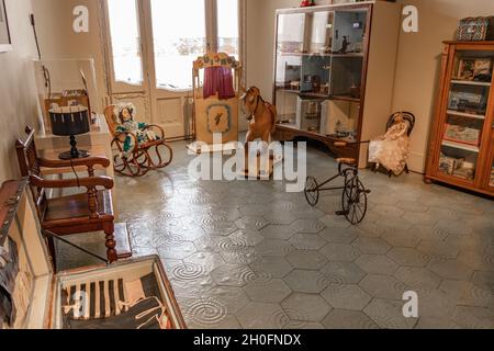 Barcelona, Spanien - 19. September 2021: Kinderspielzimmer im Gebäude Casa Mila (La Pedrera) aus dem frühen 20. Jahrhundert, entworfen von Antoni Gaudí Stockfoto