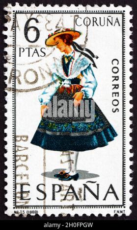 SPANIEN - UM 1968: Eine in Spanien gedruckte Briefmarke zeigt Frau aus Coruna, Regionales Kostüm, um 1968 Stockfoto