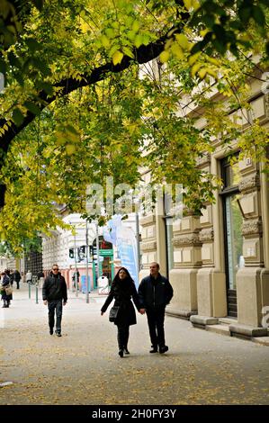 Die Andrassy Straße, die zum UNESCO-Weltkulturerbe gehört, Budapest, Ungarn Stockfoto